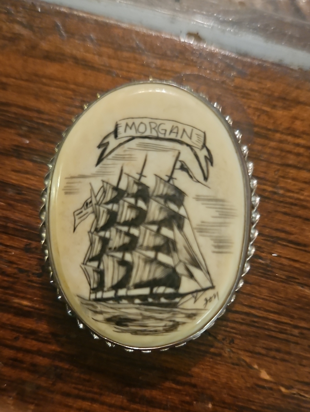 Brooch Faux Scrimshaw "MORGAN"